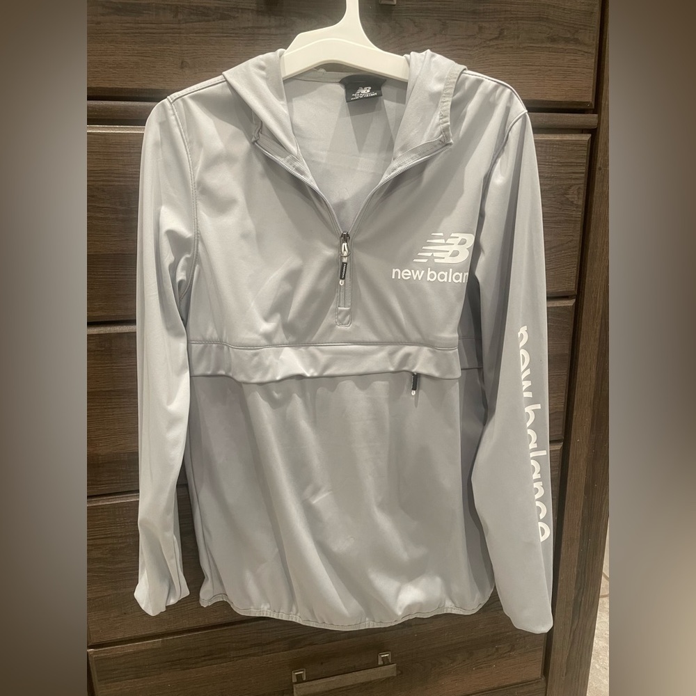 New balance gray pull over with zipper pocket. Womens size Small